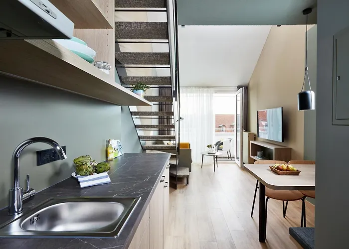 Lägenhetshotell Living 3*