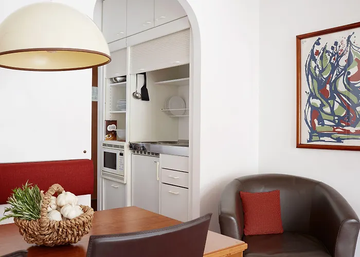 Lägenhetshotell Living 3*