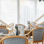 Living Aparthotel