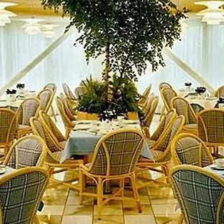 Aparthotel Living 3*