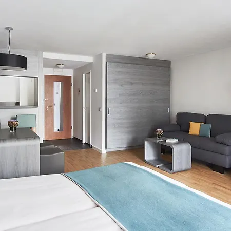 Aparthotel Living 3*