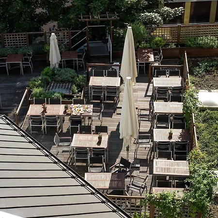 Living Aparthotel