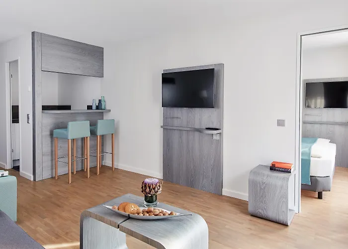 Aparthotel Living 3*