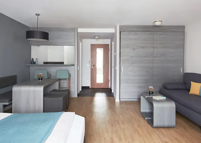 Aparthotel Living 3*